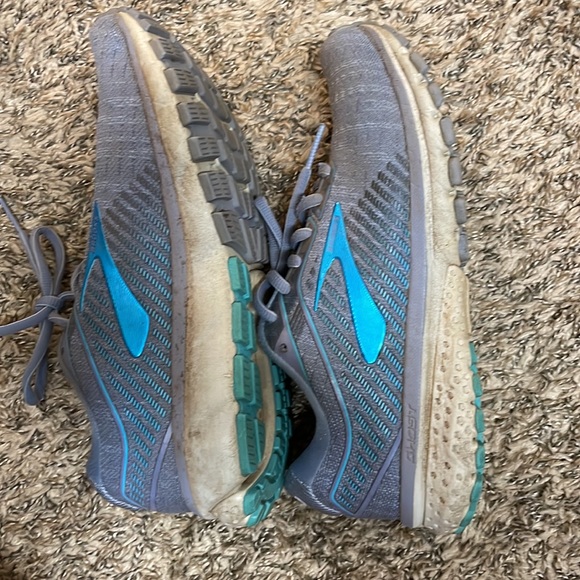 Women’s Brooks Ghost 12 tennis shoes - Picture 2 of 3